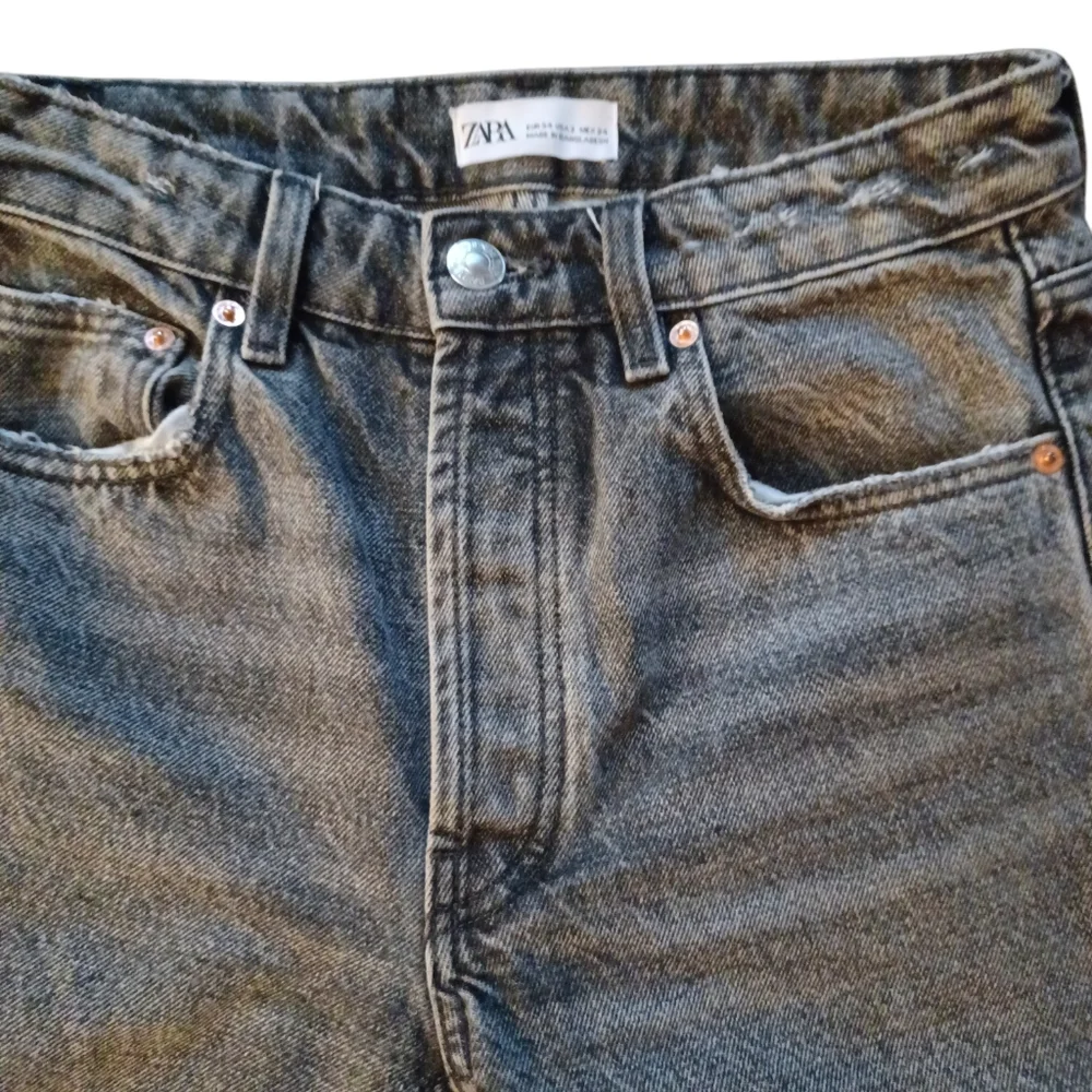 Zara Sz. 2 Ankle Crop Black Button Up Jeans - Picture 3 of 4